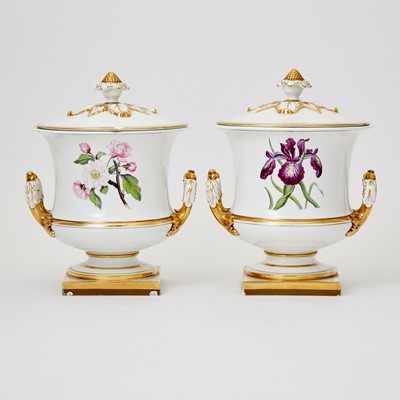 Lot 291 - Pair of Worcester Porcelain Covered Fruit Coolers