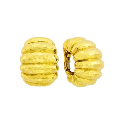 Lot 93 - David Webb Pair of Hammered Gold Shrimp Earclips