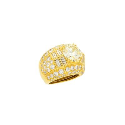 Lot 127 - Bulgari Gold and Diamond 'Trombino' Ring