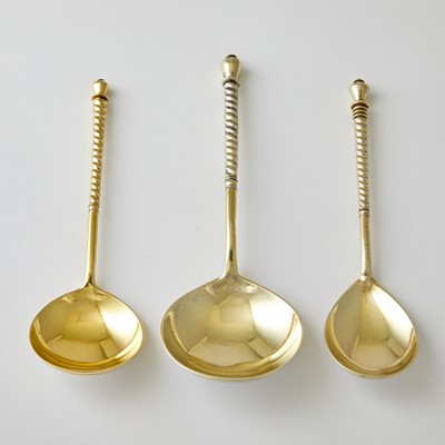 Lot 704 - Group of Three Russian Parcel-Gilt Silver and Niello Spoons