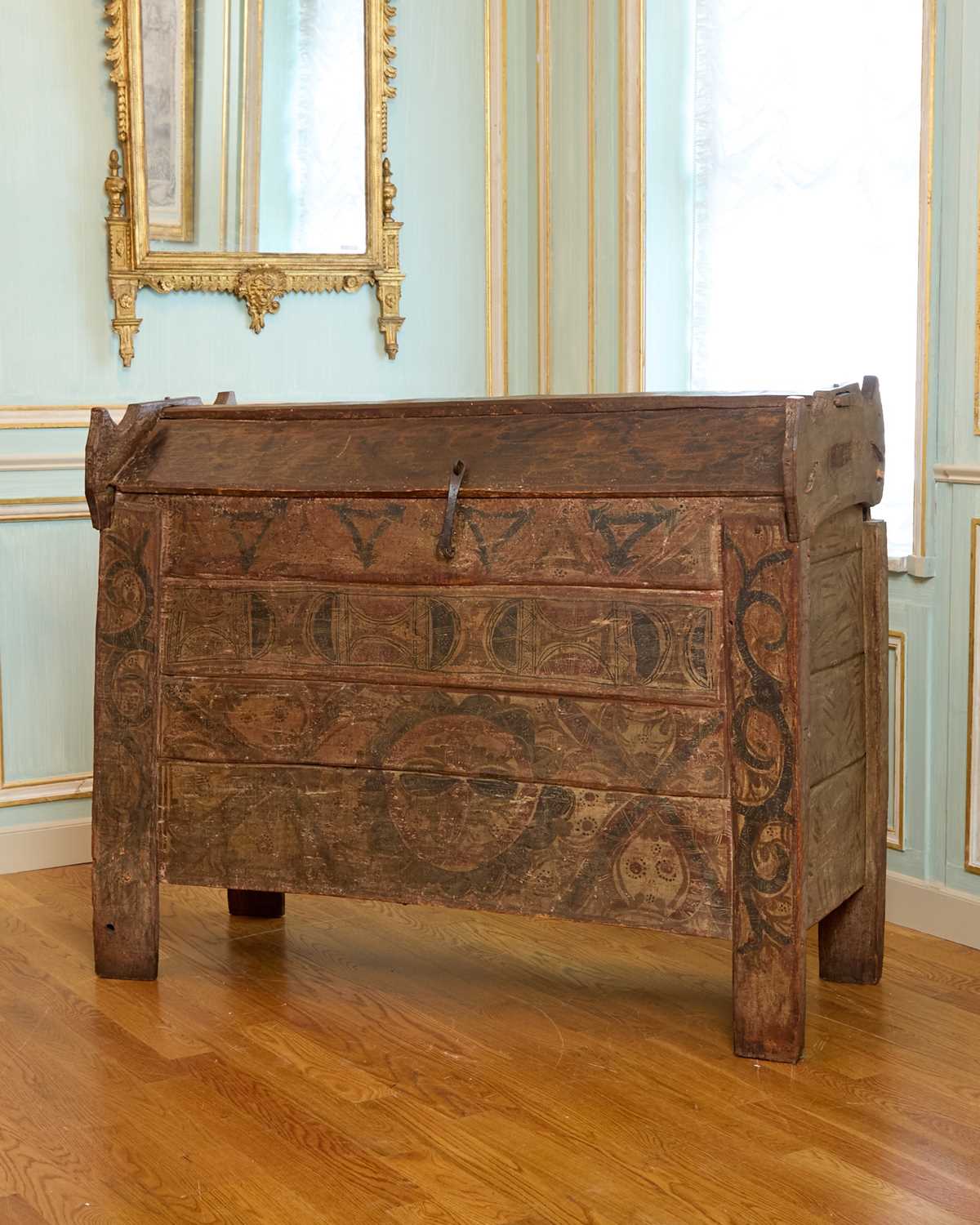 Lot 381 - Early Painted Chest (Truhe / Stollen)