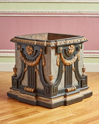 Lot 330 - Large Swedish Neoclassical Painted and Parcel Gilt Wood Jardiniere
