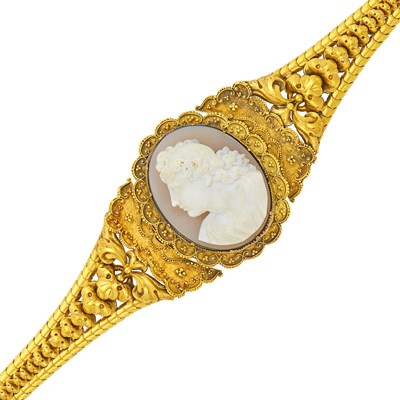Lot 48 - Antique Gold and Agate Cameo Bracelet