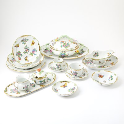 Lot 293 - Herend Queen Victoria VBO Pattern Porcelain Partial Dinnerware Service