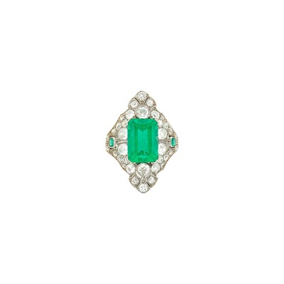 Lot 132 - Platinum, Emerald and Diamond Ring