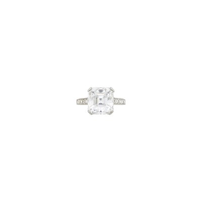 Lot 169 - Tiffany & Co. Platinum and Diamond Ring