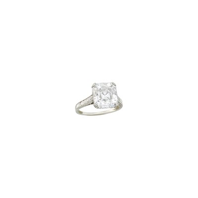 Lot 169 - Tiffany & Co. Platinum and Diamond Ring