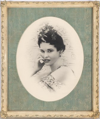 Lot 662 - A signed print, inscribed book, early photograph and artistic manifesto of Gloria Vanderbilt