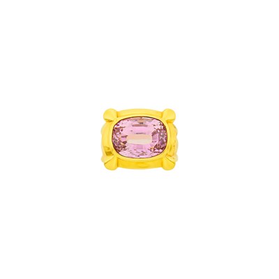 Lot 142 - Gold and Kunzite Ring