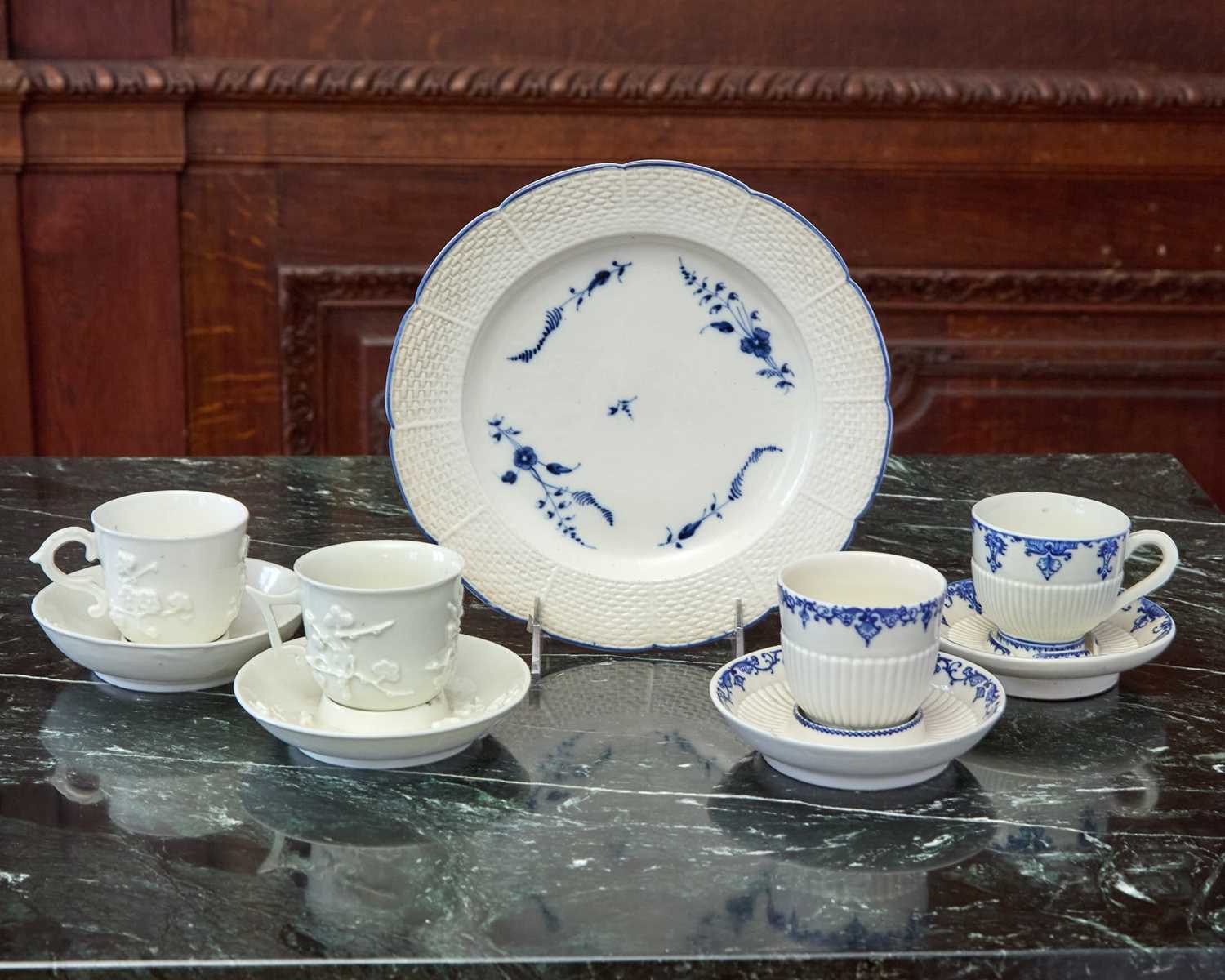 Lot 428 - FOUR SAINT CLOUD PORCELAIN TREMBLEUSE CUPS AND SAUCERS AND A CHANTILLY BLUE AND WHITE PLATE