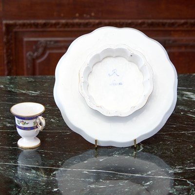 Lot 498 - SEVRES PORCELAIN BLUE-BANDED ICE-CUP AND ICE-CUP STAND (TASSE A GLACE ET SOUCOUPE A PIED)