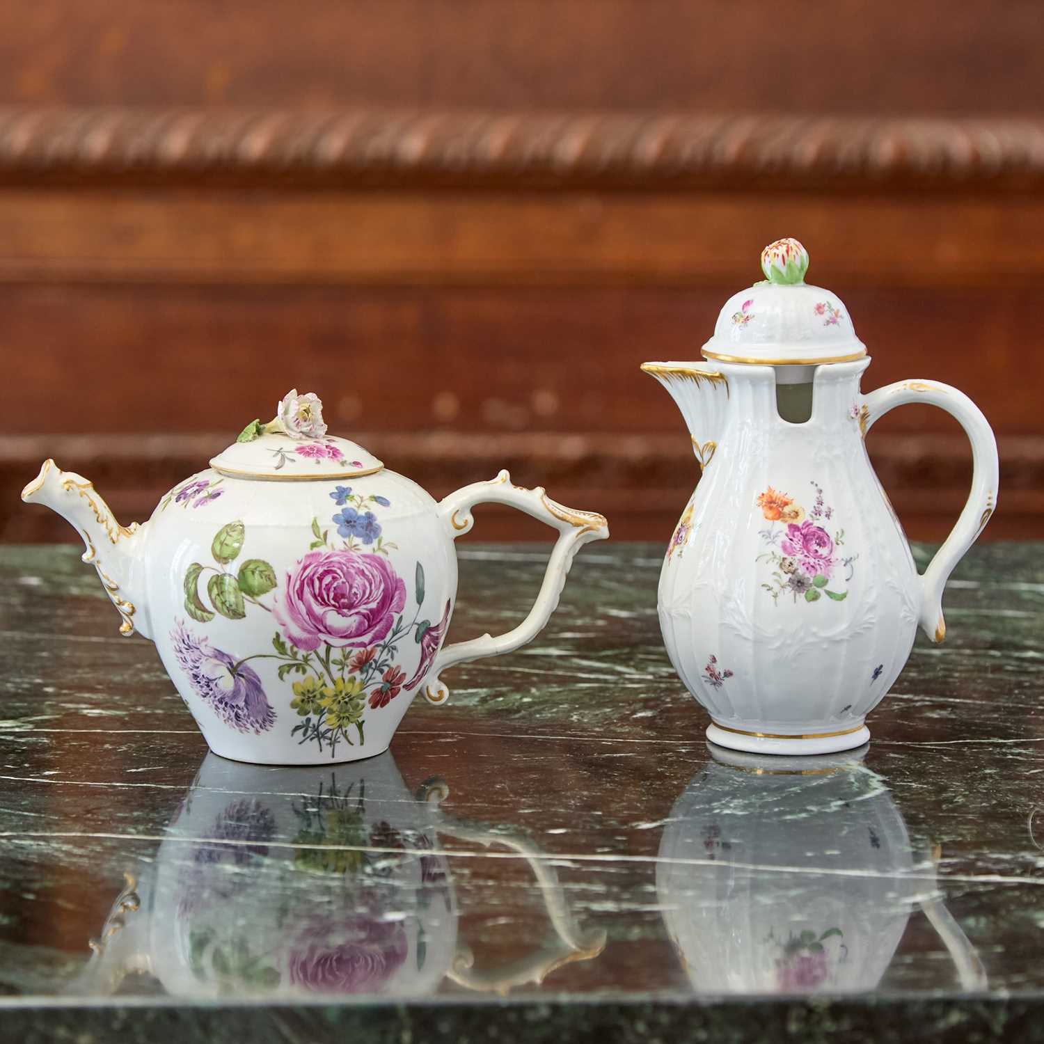 Lot 412 - MEISSEN PORCELAIN TEAPOT AND A COVER AND A JUG AND COVER