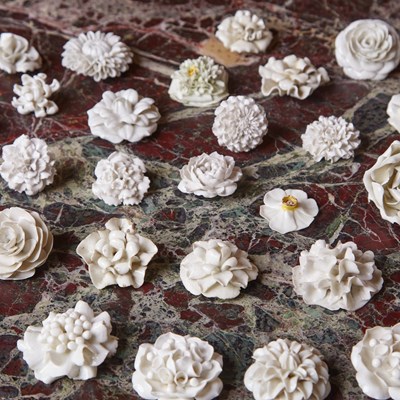 Lot 538 - THIRTY-SEVEN CONTINENTAL PORCELAIN WHITE FLOWERHEADS