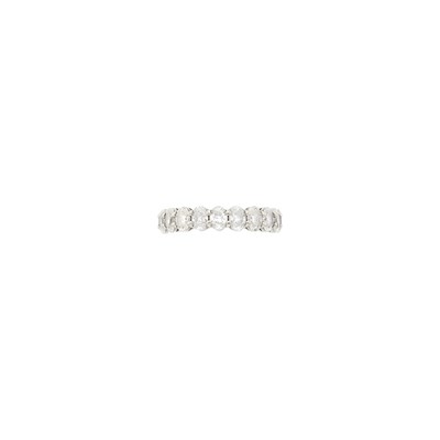 Lot 1087 - Platinum and Diamond Band Ring