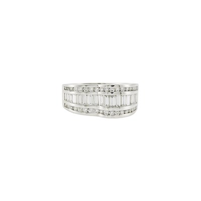 Lot 1114 - Platinum and Diamond Ring