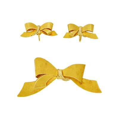 Lot 1211 - Gold Bow Brooch and Pair of Earclips