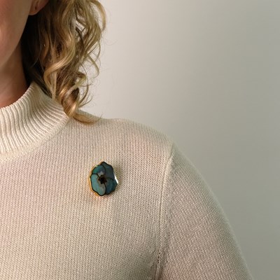Lot 169 - Gold, Inlaid Opal, Mother-of-Pearl and Black Jade Pansy Brooch