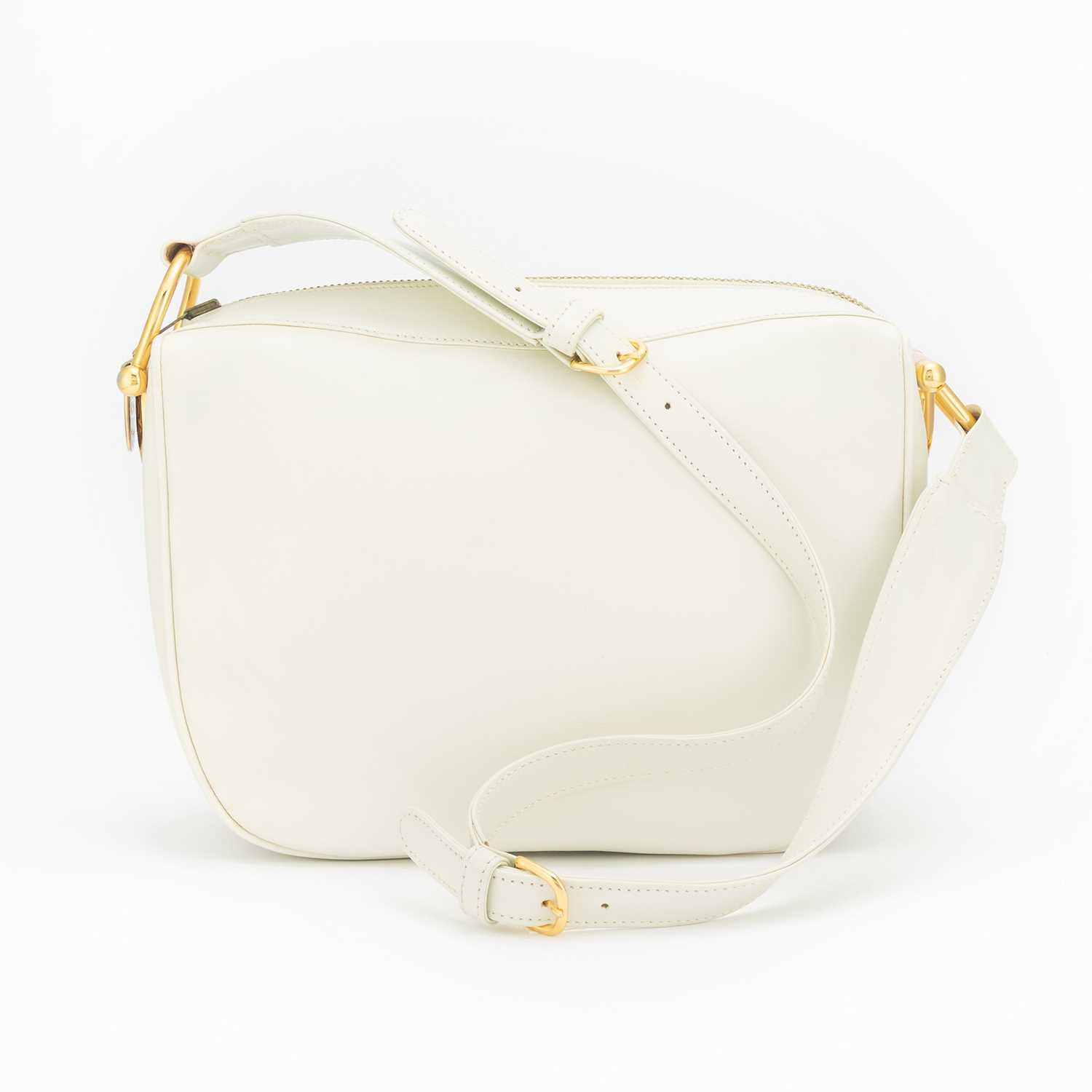 Lot 184 - Gucci Vintage White Leather Horsebit Bag