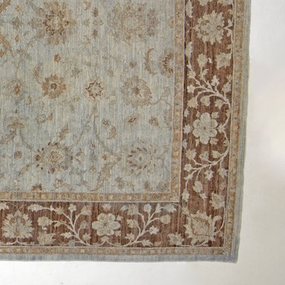Lot 385 - Indo-Sultanabad Carpet