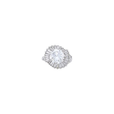 Lot 127 - Platinum and Diamond Ring