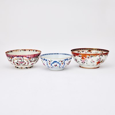 Lot 450 - Three Chinese Export Porcelain Bowls