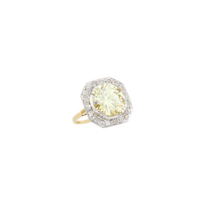 Lot 178 - Gold, Platinum and Diamond Ring