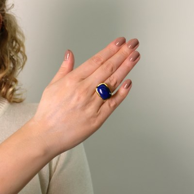 Lot 7 - Seaman Schepps Gold and Lapis Ring