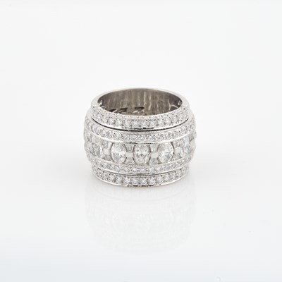 Lot 96 - Diamond Ring, 192 diamonds about 5.05 cts., Platinum 14 dwt.