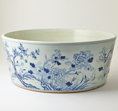 Lot 255 - A Large Chinese Blue and White Porcelain Basin