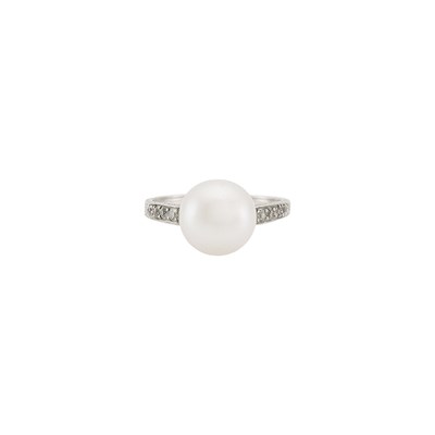 Lot 1087 - Platinum, Pearl and Diamond Ring