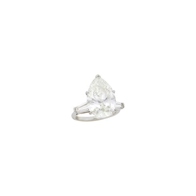 Lot 164 - Platinum and Diamond Ring