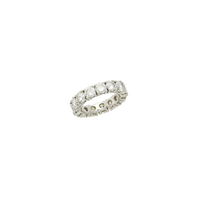 Lot 52 - Platinum and Diamond Band Ring