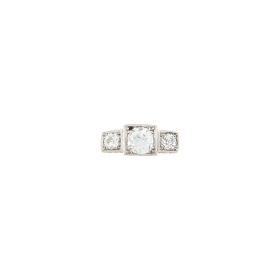 Lot 163 - Platinum and Diamond Ring