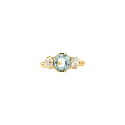 Lot 1184 - Antique Gold, Aquamarine and Diamond Ring