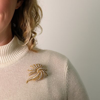 Lot 123 - Van Clief Gold, Platinum and Diamond Ribbon Spray Brooch
