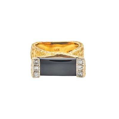 Lot 1224 - Hammered Gold, Black Onyx and Diamond Ring