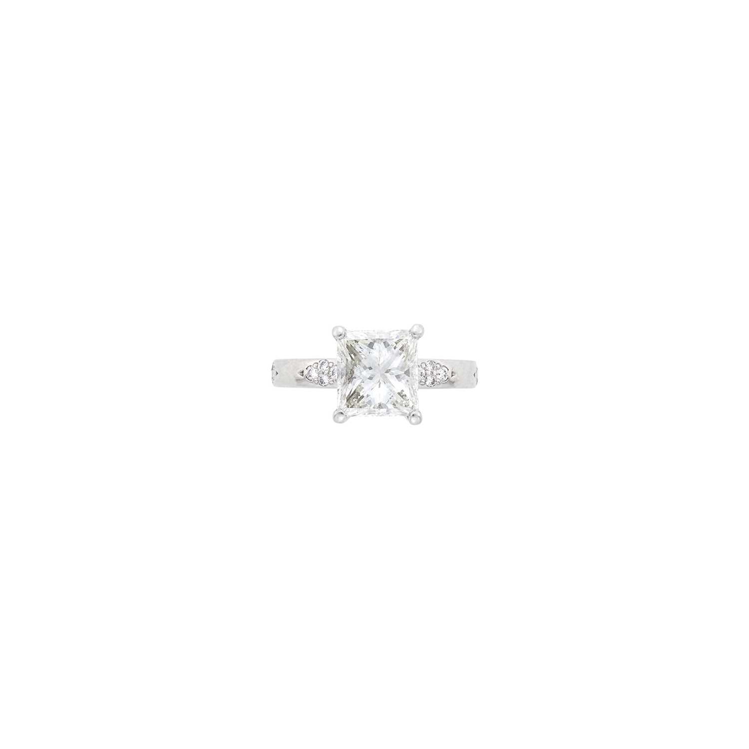 Lot 133 - Platinum and Diamond Ring
