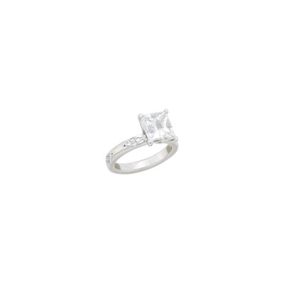 Lot 133 - Platinum and Diamond Ring