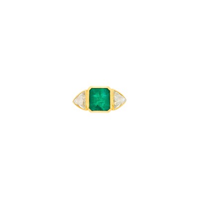 Lot 163 - Gold, Emerald and Diamond Ring