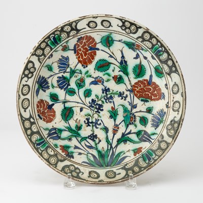 Lot 332 - An Iznik Pottery Dish