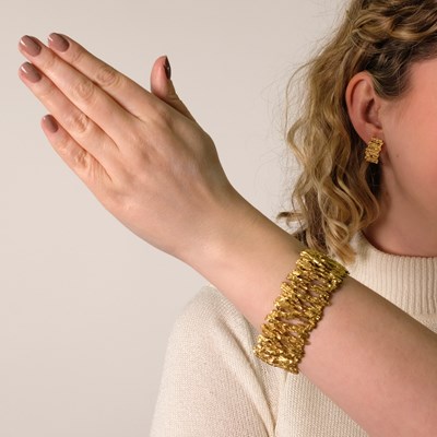 Lot 147 - Ed Weiner Gold Bracelet and Pair of Earclips