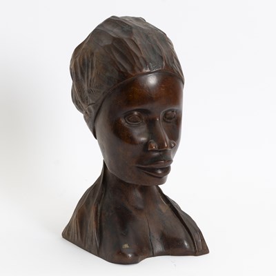 Lot 135 - Kenyan Hard Wood Female Bust