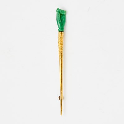 Lot 462 - A Chinese 24kt Gold and Jadeite Pin