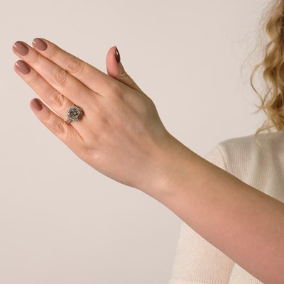 Lot 138 - Platinum and Diamond Ring