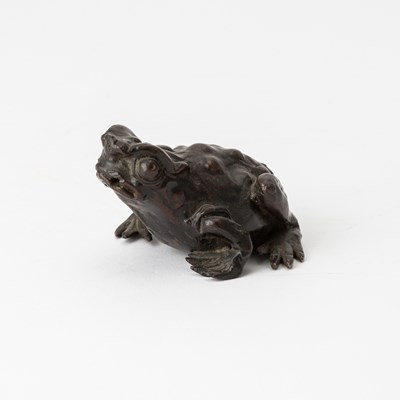 Lot 122 - A Chinese Bronze Toad-Form Water Dropper