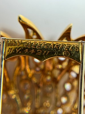 Lot 79 - Van Cleef & Arpels Gold, Diamond and Emerald Lion Head Clip-Brooch