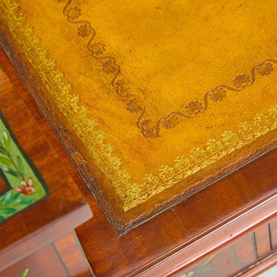 Lot 171 - Maitland Smith Edwardian Style Painted Mahogany Carlton House Desk