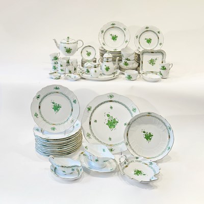 Lot 1138 - Herend Porcelain "Chinese Bouquet Green" Dinner Service