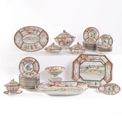 Lot 1070 - Extensive Japanese Export Porcelain Dinner Service