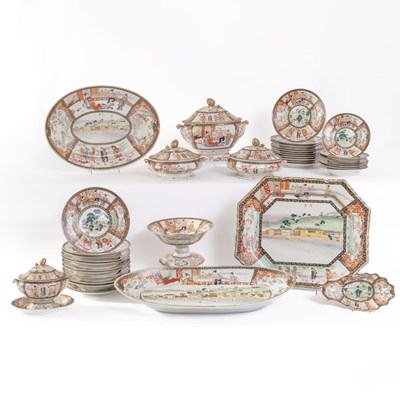 Lot 347 - Extensive Japanese Export Porcelain Dinner Service